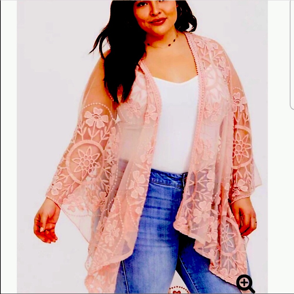 Torrid DUSTY PINK SCALLOPED LACE RUANA NWOT